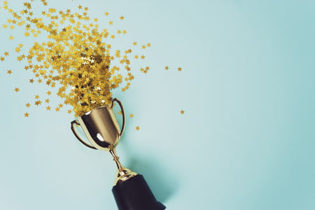 gold trophy with star confetti 